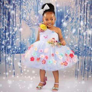 Crianças pequenas vestidos da menina de flor um ombro na altura do joelho em camadas tule vestidos de baile vestido de menina flor princesa rainha feito à mão flores vestido de festa de aniversário vestidos NF061