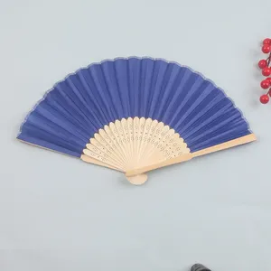 Dekoratif Figürinler 1 PCS Kişiselleştirilmiş Baskı Gravürü Düğün Favor İpek Fan Özelleştirilmiş Adı Bez El