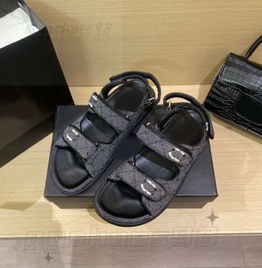 Designer sandálias de verão sapatos de praia mulheres lazer sandália fundo plano cor doce alta qualidade couro areia