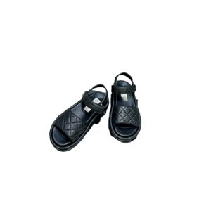 Маленький аромат ветер 2024 Magic Stick Sandals Womens Новая летняя кожаная платформа белья с открытыми носками. Римские туфли с открытыми носами пляж