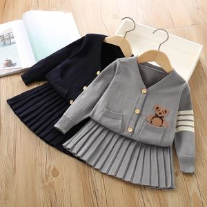 Set di abbigliamento Autunno Inverno Vestiti per bambina Set di vestiti in cotone Cartoon Cardigan lavorato a maglia Gonna corta a pieghe 2 pezzi Vestito da bambino per bambini