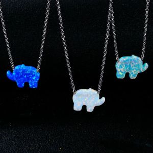 Colares 925 prata esterlina 11 * 13 mm branco azul fogo opalas elefante pingente colar atacado