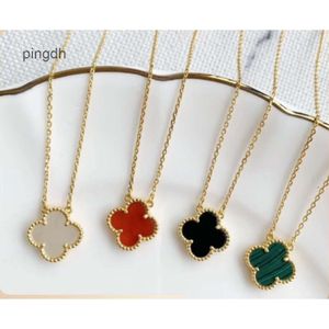 Van Clover Necklace Cleef Four Leaf Clover Neckalces Fashionable 18k Necklace for Womens Lucky Grass sided Fritillaria Pendant with Colorless High Quality Collar C