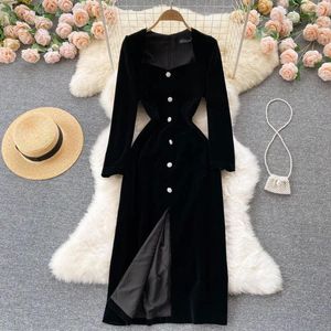 Casual Dresses Temperament Autumn Women Black Velvet Dress Fashion Square Collar långärmad mager slits elegant kvinna