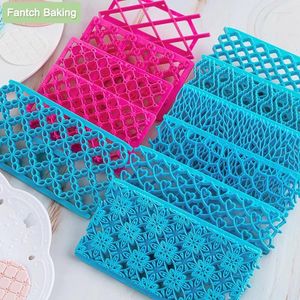 Baking Moulds Classical Beautiful Flower Totem Press Decorate Christmas Cake Lace Around Plastic Plunger Fondant Dough Cutter Tool