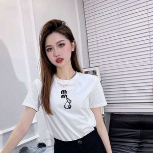 여자 티셔츠 여성 티셔츠 디자이너 Tshirts 자수 풀오버 티셔츠 패션 캐주얼 짧은 슬리브 티 통기성 고급 여성 탑 SKMV