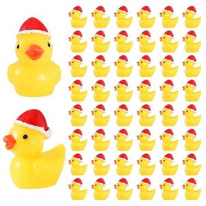 Dekoracyjne figurki 10/20/50pcs Mini Christmas Ducks Tiny Duck z figurką czapki na bajki Ornament Dollhouse Micro Krajobraz