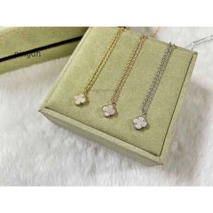 Van Clover Necklace Cleef Four Leaf Clover Neckalces 18K gold brand clover designer necklaces with shining crystal diamond OL 4 leaf mother of pearl mini 9mm pendant l