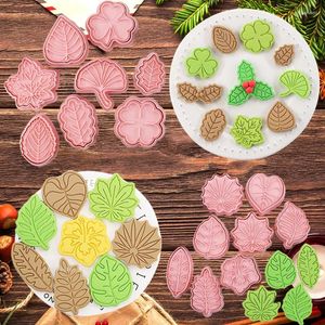 Baking Moulds Cartoon Christmas Holly Leaf Cookie Mold Plant Leaf/Maple Leaf/Clover/Tropical Leaf/Ivy Biscuit Cutting Die Year