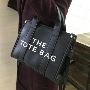 Kvinnors tygväska bärbara yogapåsar fitness axel crossbody väska lady utomhus shopping resor små pack mode totes väskor