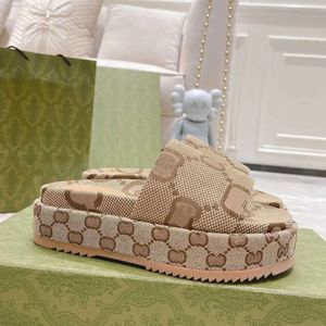 35-45 Pantofola di design per scarpe da donna Moda ricamata in tela piatta con plateau Ciabatte in lino ricamato con tacco alto Sandali con plateau Scarpe