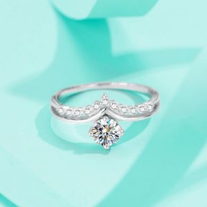 Klaster Pierścienie luksusowa księżniczka korona dla kobiet prezent 0,5ct moissanite Diamond Solitaire Wedding Pierdzież 925 Srebrna biżuteria