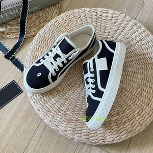 Scarpe di tela con plateau designer di lusso sneakers da donna classiche nere bianche a testa tonda stringate scarpe da tavola comode e casual