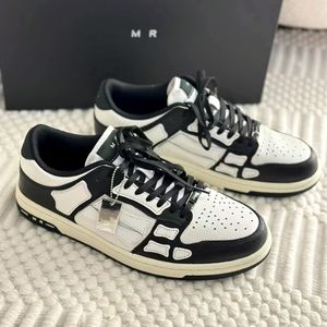 2024 New Run Shoe Sne편 Mens Low Lace Up Runner Loafer Skeleton Skeleton Ami Luxurys 디자이너 야외 캐주얼 스포츠 트레이너 Hike Womens Flat Walk Tennis Shoe Girl Gift