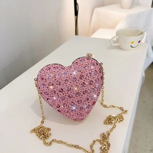 Parlak Rhinestones Kadın Kalp Şekli Debriyaj Çantası Lady Gold Akşam Minaudiere Çantalar Gelin Düğün El çantaları Resmi Parti Cüzdanları 240125