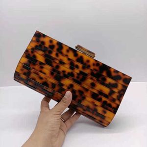 New Hawksbill Acrylic Stripe 접합 핸드 헬드 가방 패션 디너 가방 파티 1 어깨 대각선 스티드 백 240203