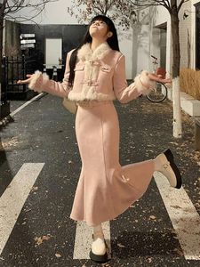 Tvådelad klänning Akademisk stil Suede Lamb Wool Women's Suit Jacket Kjol Set 2024 Autumn and Winter Coat Top Long Two-Piece