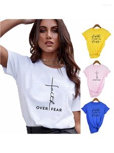 Kvinnors t -skjortor tro över rädsla skjorta kristen tee för kvinnor religion Jesus kvinnliga kläder tshirts vertikal cross love grace kyrka
