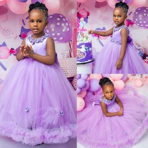 Африканские фиолетовые платья для девочек-цветочниц на свадьбу с V-образным вырезом, плиссированные платья на день рождения для маленьких детей, украшенные цветами ручной работы, свадебные платья, платья с жемчугом и бантом NF093