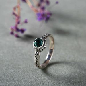Anéis de banda S925 prata indonésio bali anel pesado indústria redonda verde cristal incrustado casal anel nepal k519
