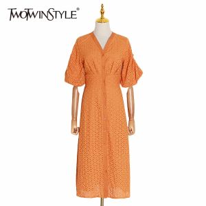 ドレスTwotwinstyle Summer Vintage Solid Women Dress v Neck Puff Sleeh High Waist Button Hollow Out Midi Dresses女性ファッション2022