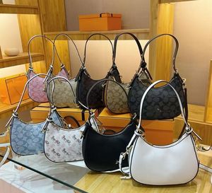 Tasarımcı Kadın Çanta 2024 Yeni Moda Koltuk Altındaki Çanta Baskılı Crossbody Çanta Bir Omuz Çantası