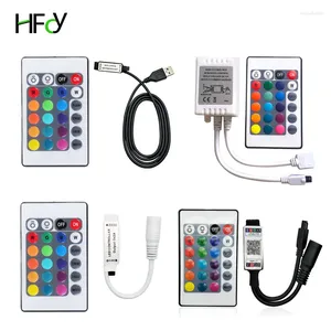 Denetleyiciler USB 24 Anahtar RGB LED denetleyicisi 5V 12V IR Uzak Dimmer Arayüzü 4 Pin 2835 5050 3528 Şerit Işığına Uygula