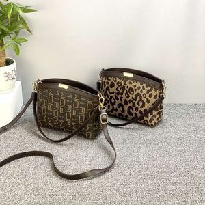 New Handbag for Women's , able Middle-aged Handbag, Korean Version Single Shoulder Crossbody Bag, Shell Bag 2024 78% Off Store wholesale