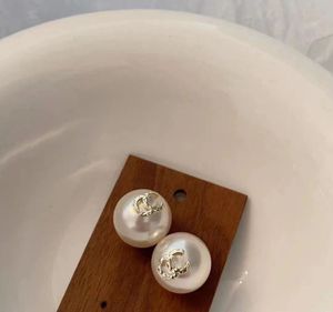 Orecchini a bottone Orecchini di perle grandi di canale Gioielli firmati per donna Orecchini da matrimonio con sacchetto di flanella Scatole