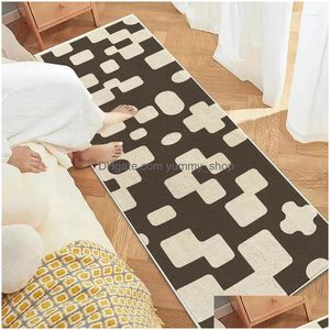 Carpets Nordic Ins Style Bedroom Bedside Area Rugs Simple White Black Geometric Printed Carpet Kitchen Bath Non-Slip Absorbent Door Otcbj