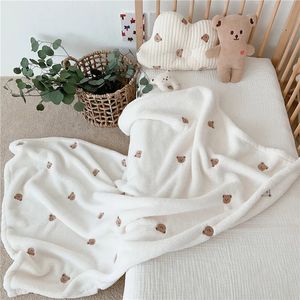 Mjuk fleece tecknad björn broderi spädbarn täcke född swaddle sovvagn 240127