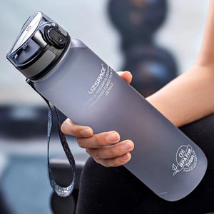 Garrafa de água de alta qualidade 500ML 1000ML BPA livre à prova de vazamento portátil para garrafas de bebidas Sports Gym Eco Friendly 240123