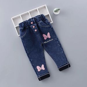 Vinter baby flickor plysch denim byxor småbarn barn tecknad fjäril trycker jeans barn mode fritid hålla varma byxor 240123