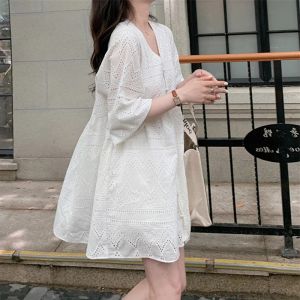 Sukienki 2022 Springowe ubrania macierzyńskie luźne latarni rękaw Vneck biały bawełniana sukienka na ciąży moda mody sukienki ciążowe