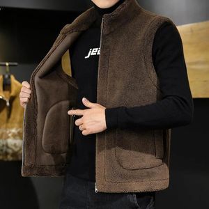男性のファッションカジュアルな厚いジレット冬のラムウールコート温かいベスト男性ジャケットは、袖なしの四旬節のウエストコート240118に着用できます