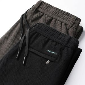 Pantaloni casual da uomo Pantaloni sportivi elastici in vita Autunno Inverno Abbigliamento Pantaloni con coulisse Pantaloni di velluto a coste maschili caldi di grandi dimensioni 240125