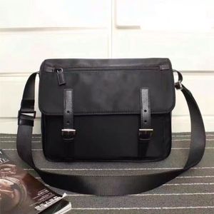 Çapraz Vücut Bagnew Classic Men için Canvas Messenger Çantası Moda Çantası Su Geçirmez Omuz Çantası Paraşüt Kumaş Çantası Topçukları346K