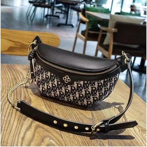 The new fashion cross-shoulder chest bag with a variety of popular design network red one-shoulder waist bag