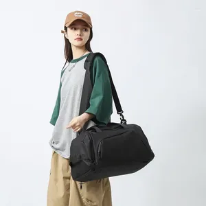 Duffel Bags Streetwear tarzı düz renkli naylon erkek omuz çantası büyük kapasiteli seyahat crossbody casual banliyö okulu çanta