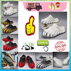 Slip Men Anti Slides Designer Plattform Slitesistent lätt vikt Andningsbar lågskuren supermjuka sulor Sandaler Flat Summer Beach Slipper 325 per