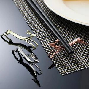 Yemek çubukları Metal Dachshund Yemek çubuğu Tutucu DIY El Restoran Yemek Masası Dekorasyon Pirzolası Çubuk Stand Sofra Takımı