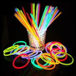 50100pcs Glow Stick Floresan Neon Kolye Bilezikler Wedd Festival Konseri için Parti Işığı 240126