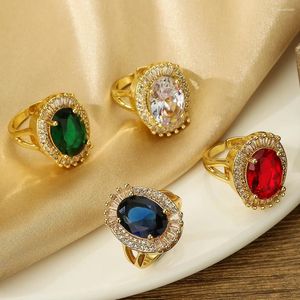 Anéis de cluster Mafisar delicado banhado a ouro vermelho / verde / azul / branco zircão de alta qualidade anel geométrico exagerado jóias de festa feminina