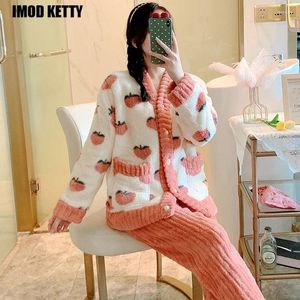 Kvinnors sömnkläder koreanska pyjamas varm natt bär jordgubbe tryck kvinnor pyjamas set vinter fleece sammet 2 bitar hem kostym sömn fluffig