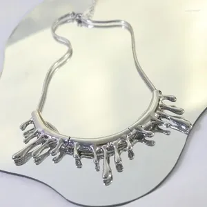 Ожерелья с подвесками Изысканное и уникальное ожерелье из жидкого металла с ощущением лавыDesign Sense Высококачественная цепочка для свитера с каплями Ins Style Cool