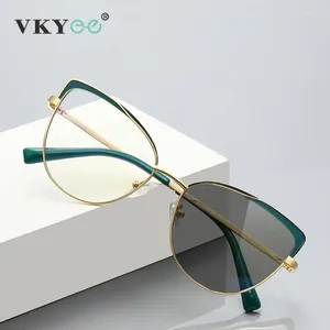 Solglasögon VKYEE Women Cat Eyes Pochromic Reading Glasses Design Butterfly Frame Anpassad recept Anti-Blue Ray Eyewear 3100