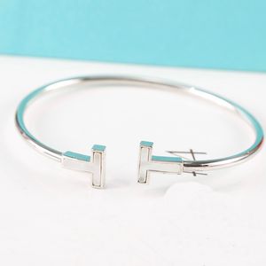 Bracciale di design, bracciale di lusso, braccialetto aperto semplice per il regalo della fidanzata, preferito molto appariscente, temperamento sottile e gentile