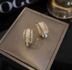 2024 Stud New Fashion Trend Unique Design Elegant Delicate Double Hoop Shell Earrings Ladies High Jewelry Banquet Party Gift Wholesale Q240125