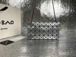 デザイナーbao bao折りたたまれた幾何学的な格子縞のカートンクロスボディバッグIssey Rhombic Plaid Platinum Coflet Bag Miyake Fashion Loop Metallic ShollandBag