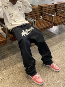 Erkek kot pantolon Y2K Erkek Hip Hop Mektubu Baskılı Siyah Erkekler Baggy Street Giyim Kadınları 2024 Moda Günlük Kaya Pantolon